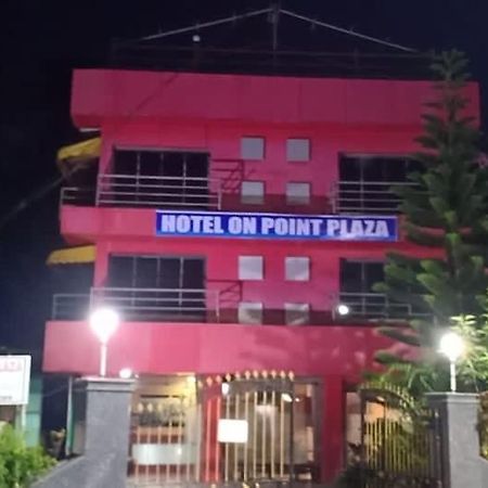 On Point Plaza Bed & Breakfast Murūd Екстериор снимка