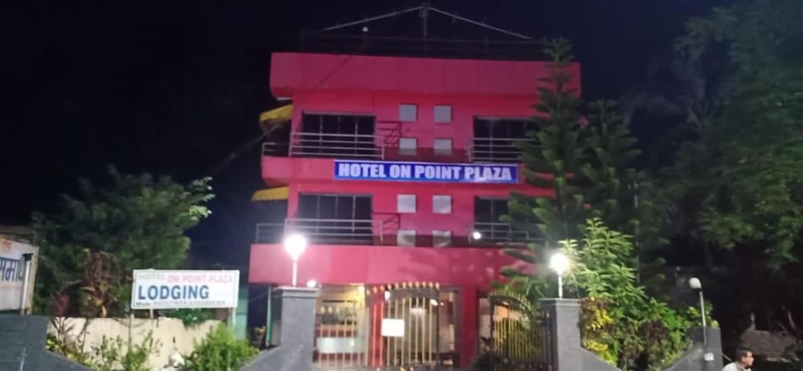 On Point Plaza Bed & Breakfast Murūd Екстериор снимка