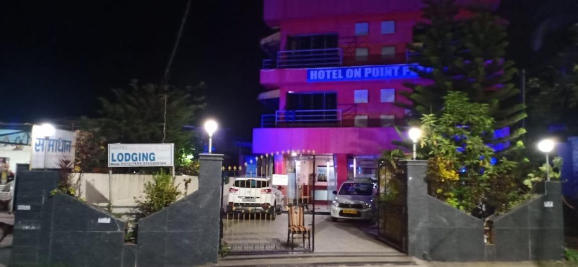 On Point Plaza Bed & Breakfast Murūd Екстериор снимка
