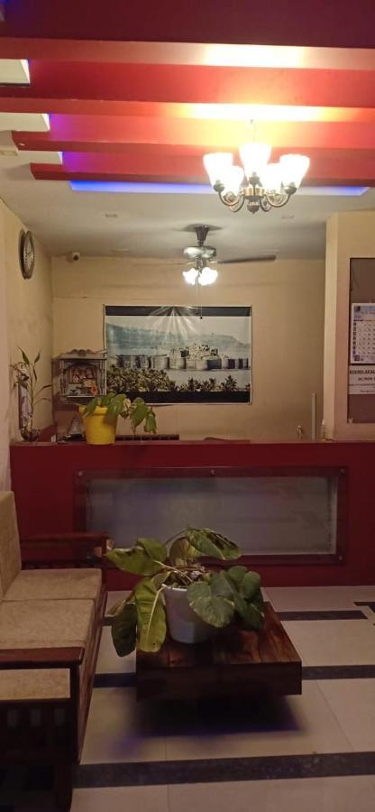 On Point Plaza Bed & Breakfast Murūd Екстериор снимка