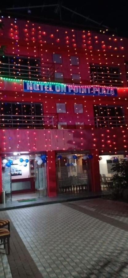 On Point Plaza Bed & Breakfast Murūd Екстериор снимка