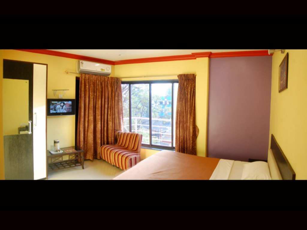 On Point Plaza Bed & Breakfast Murūd Екстериор снимка