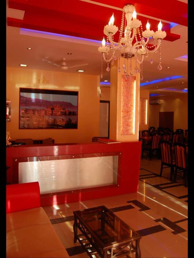 On Point Plaza Bed & Breakfast Murūd Екстериор снимка