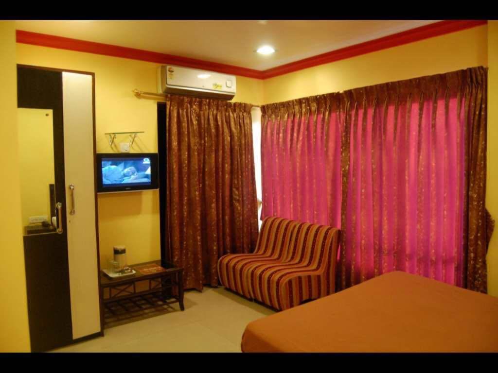 On Point Plaza Bed & Breakfast Murūd Екстериор снимка